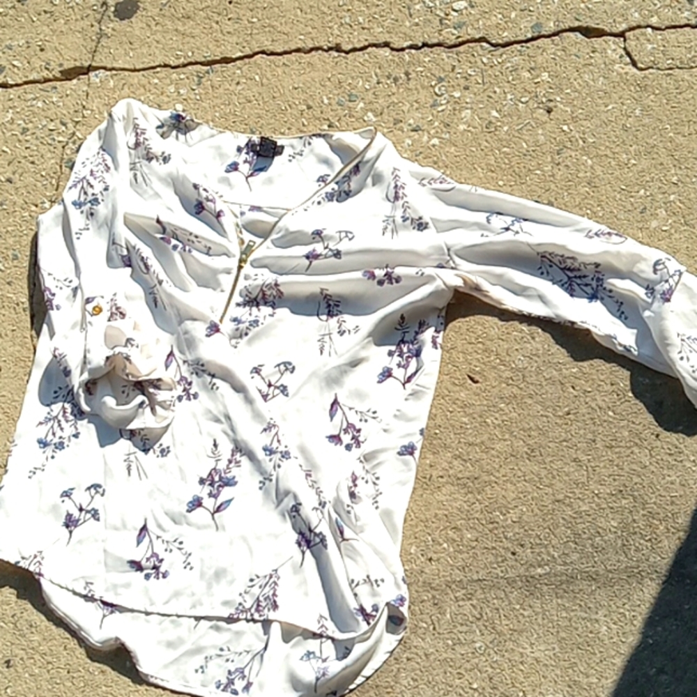 White with purple and blue flowers rue21 size large top